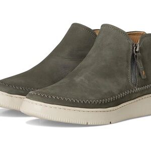 Samuel Hubbard
Featherlight Laguna Zip Bootie